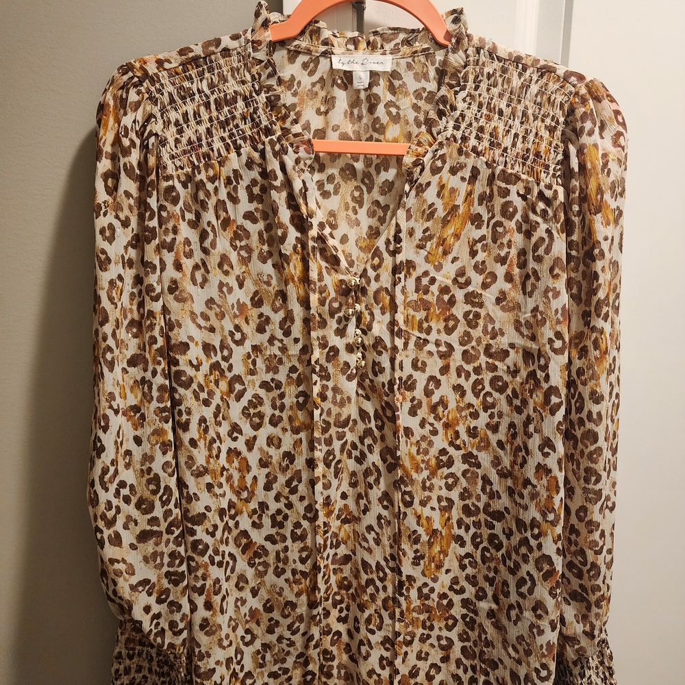 Chic Leopard Print Blouse in Earthy Tones